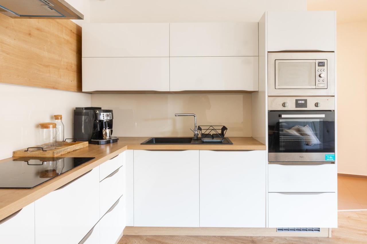 Quiet & Cozy Apartment Old Town - Free Underground Parking 科希策 外观 照片