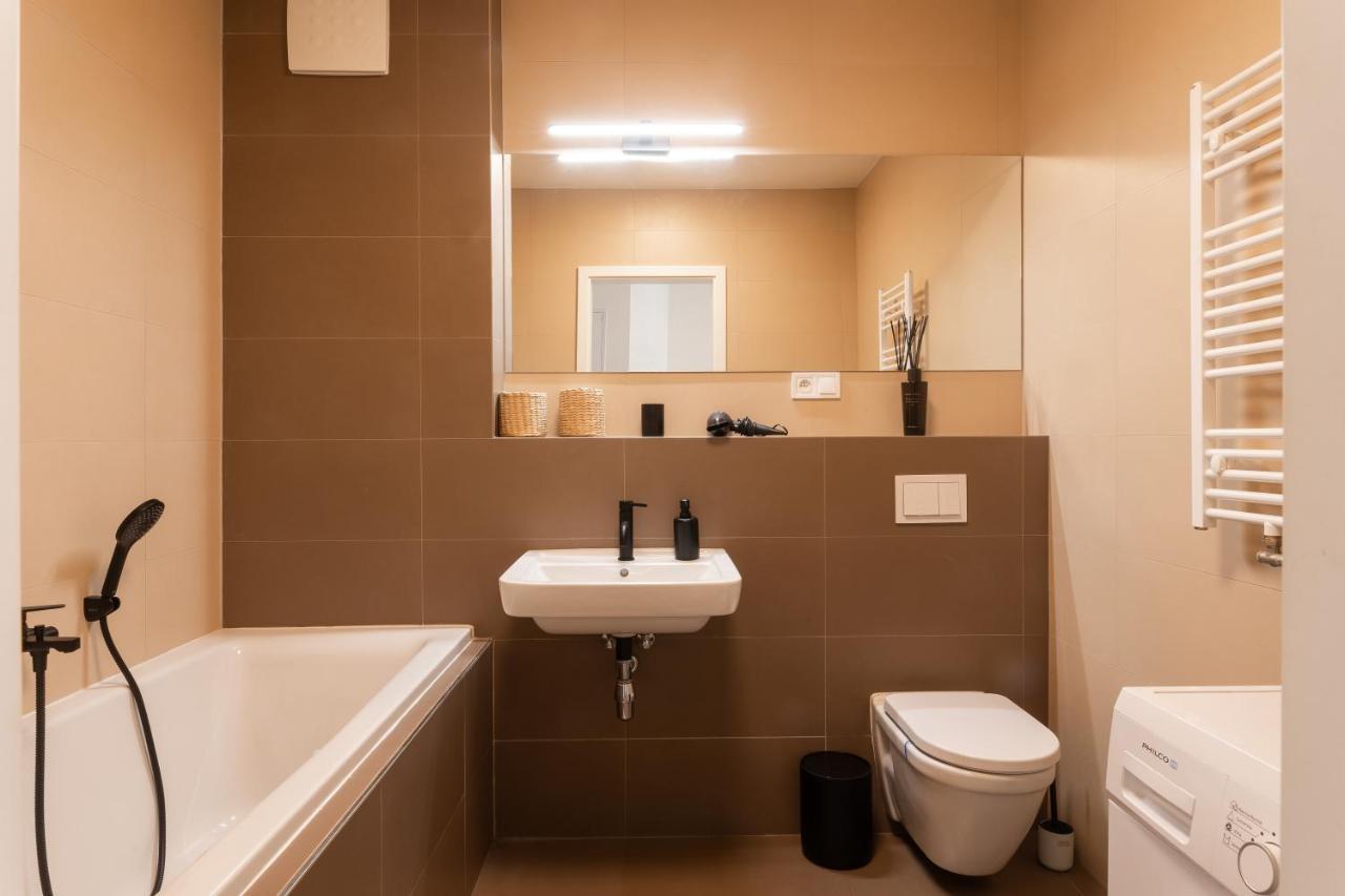 Quiet & Cozy Apartment Old Town - Free Underground Parking 科希策 外观 照片